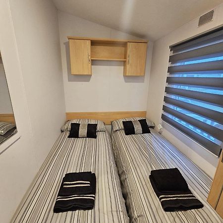 Tattershall Lakes Hot Tub Lodge Breaks Экстерьер фото