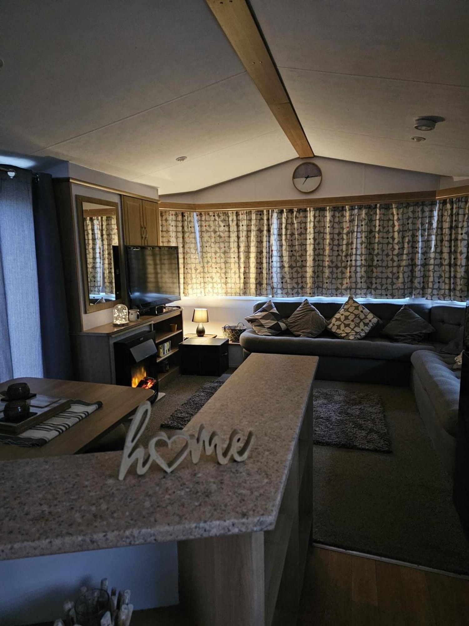 Tattershall Lakes Hot Tub Lodge Breaks Экстерьер фото