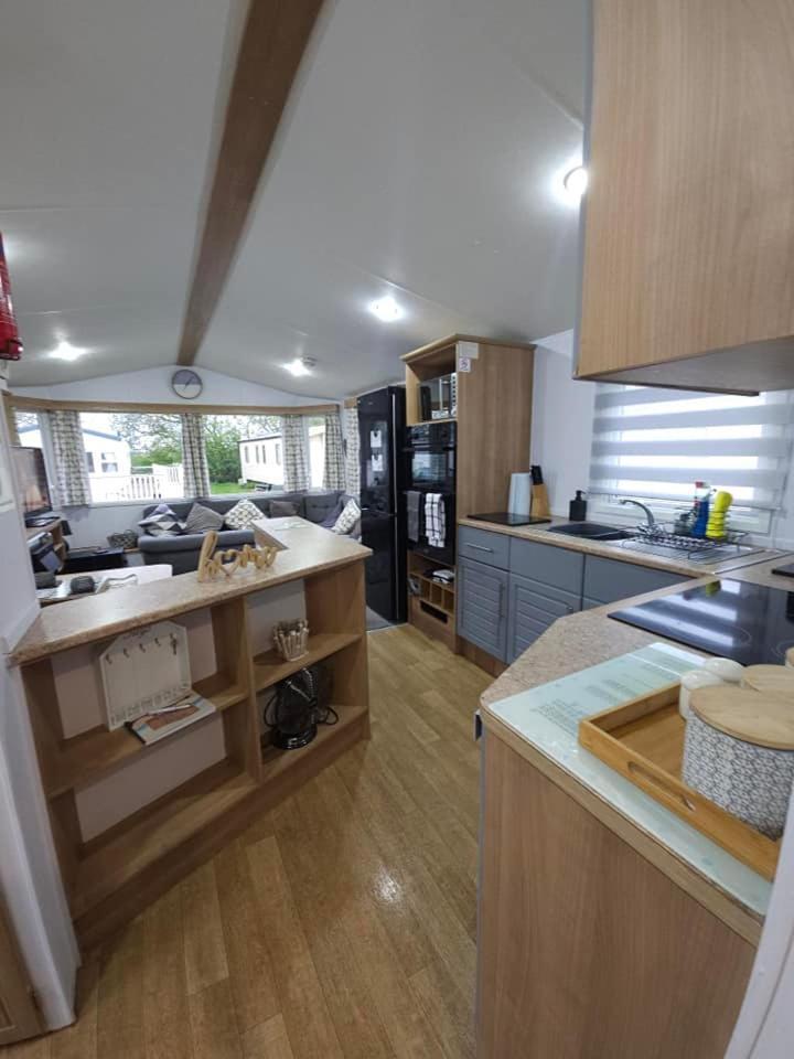 Tattershall Lakes Hot Tub Lodge Breaks Экстерьер фото